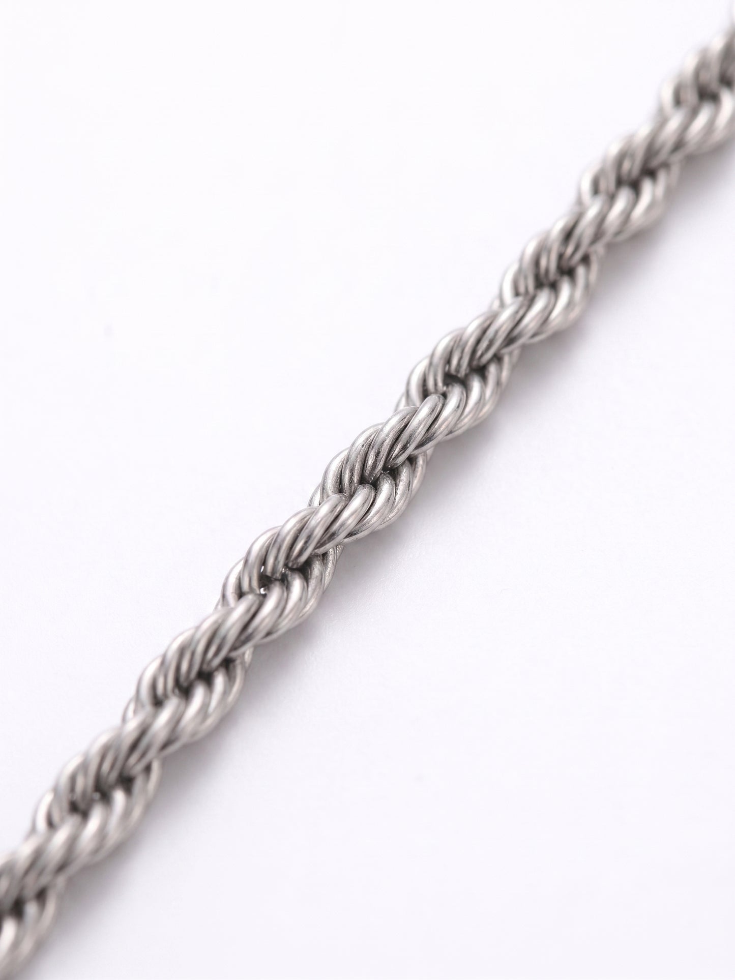 Nahaufnahme von Kordelkette und Karabiner