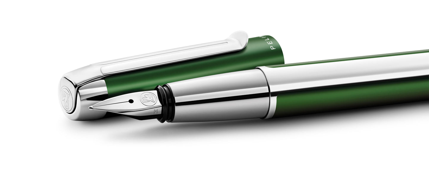 Pelikan Füllhalter Pura® P40 | inkl. mit Wunschgravur | Waldgrün | inkl. Geschenkbox mit Gravur | gravierter Füllhalter | Füller mit Gravur Geschenk