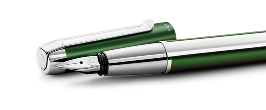 Pelikan Füllhalter Pura® P40 | inkl. mit Wunschgravur | Waldgrün | inkl. Geschenkbox mit Gravur | gravierter Füllhalter | Füller mit Gravur Geschenk